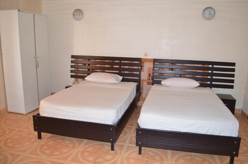 אואגדוגו Ouaga Beach Hotel מראה חיצוני תמונה