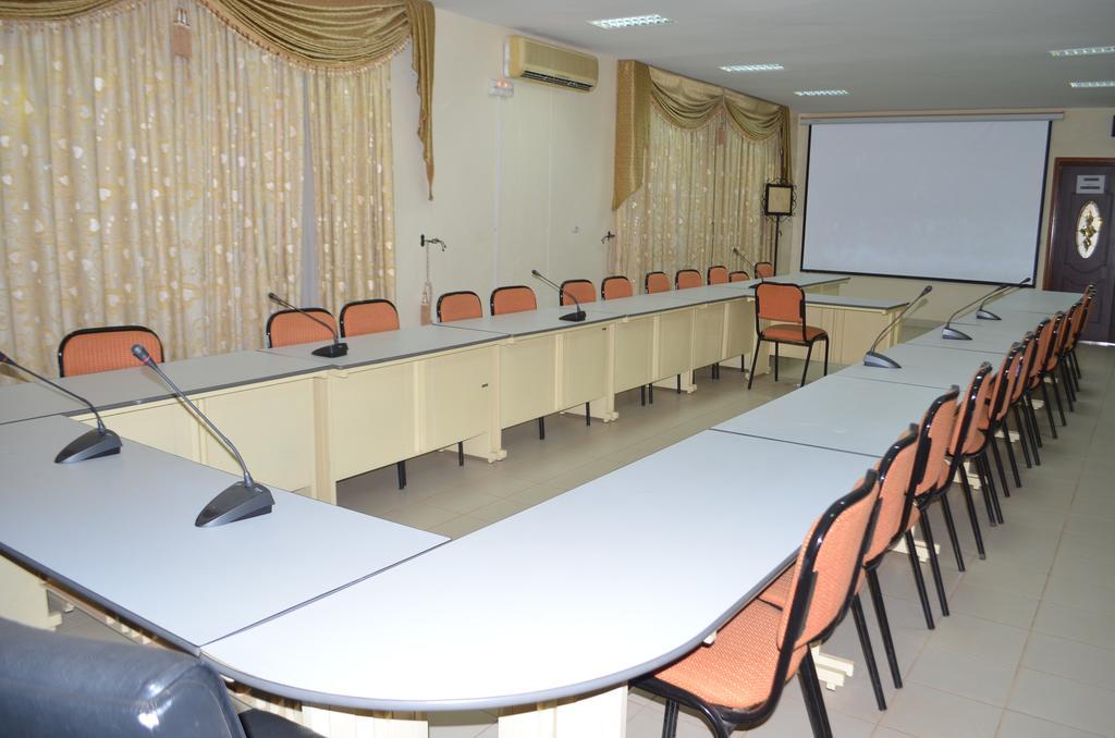 אואגדוגו Ouaga Beach Hotel מראה חיצוני תמונה