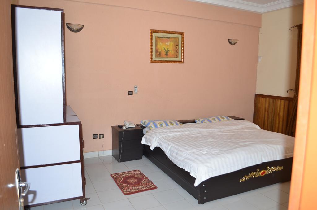 אואגדוגו Ouaga Beach Hotel מראה חיצוני תמונה
