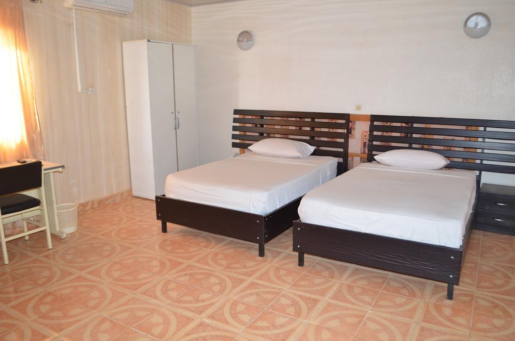 אואגדוגו Ouaga Beach Hotel מראה חיצוני תמונה