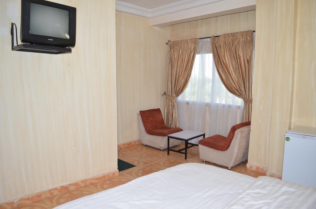 אואגדוגו Ouaga Beach Hotel מראה חיצוני תמונה