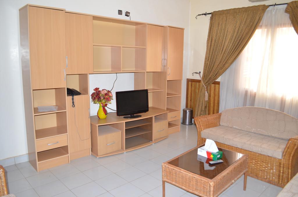 אואגדוגו Ouaga Beach Hotel מראה חיצוני תמונה