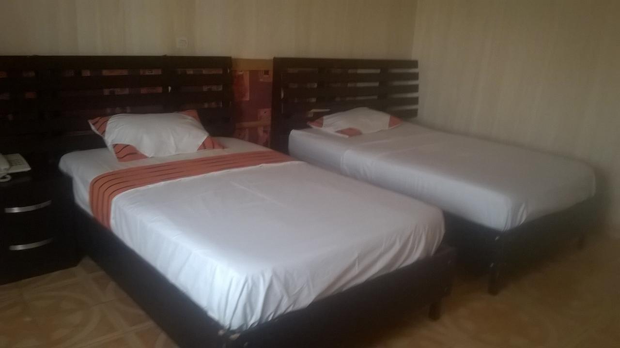 אואגדוגו Ouaga Beach Hotel מראה חיצוני תמונה