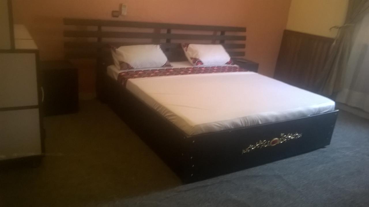 אואגדוגו Ouaga Beach Hotel מראה חיצוני תמונה